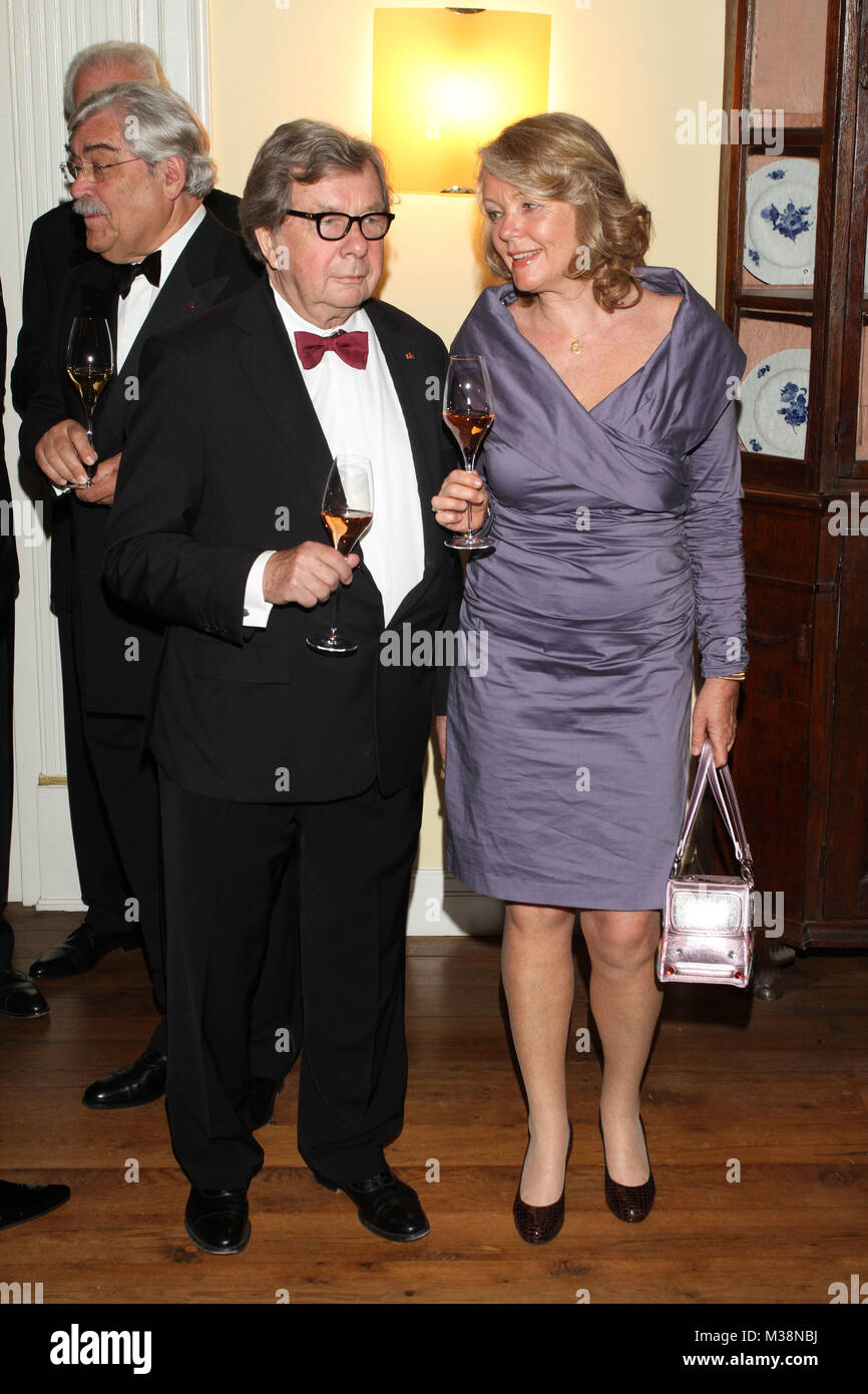 Dr. Hellmuth Karasek & Armgard Seegers Karasek, Champagne Preis fuer