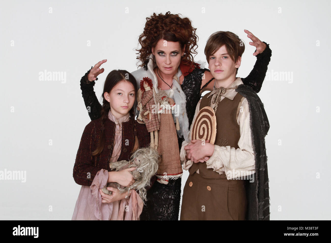 Anja Kling (Hexe), Mila Boehning (Gretel), Friedrich Heine (Haensel), Sechs auf einen Streich, Briese Studios Hamburg, 18.10.2012 Stock Photo