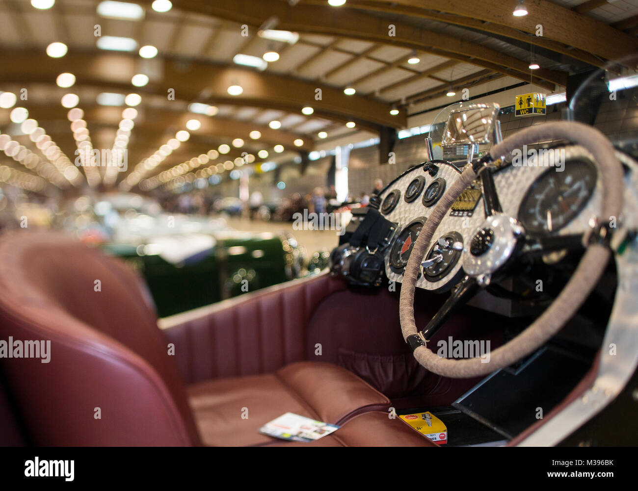 https://c8.alamy.com/comp/M396BK/brescia-italy-17th-may-2017-images-of-dashboard-of-car-model-bentley-M396BK.jpg