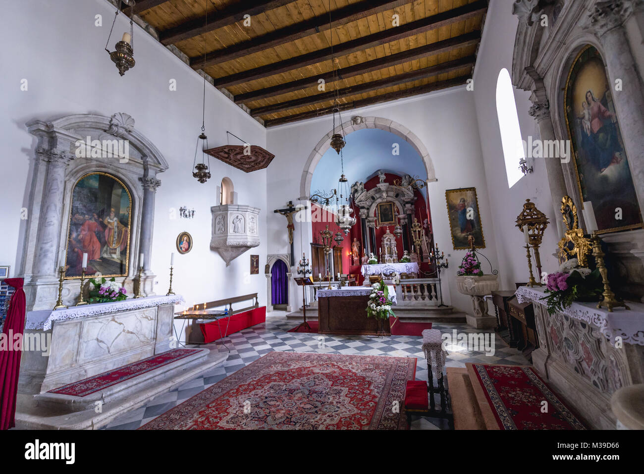 Saint nicholas church interior hi-res stock photography and images - Alamy