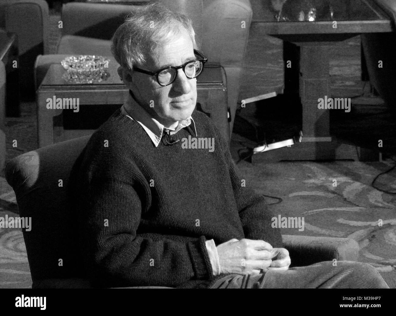 **** EXCLUSIVE COVERAGE  **** Woody Allen arriving in Oviedo, Spain for a Sold-Out Concert at the Auditorio Principe Felipe with his All Jazz Band. Mr. Allen was greeted by fans and the press at the Hotel De La Reconquista as well as in the Streets as he payed a revisit with his family and friends to the statue of himself that was sculpted and erected in Tribute. From time to time Vandals have been stealing the glasses off the statue. This visit showed they ony were successful with stealing half the pair. December 26, 2005 ( pictured: Taping a Video Thank You for MATCH POINT being Nominated fo Stock Photo