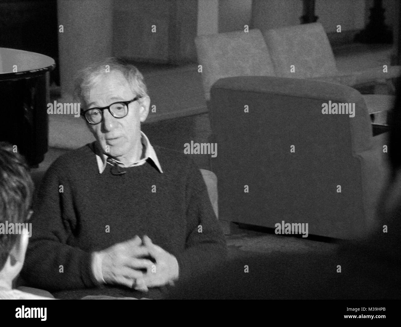 **** EXCLUSIVE COVERAGE  **** Woody Allen arriving in Oviedo, Spain for a Sold-Out Concert at the Auditorio Principe Felipe with his All Jazz Band. Mr. Allen was greeted by fans and the press at the Hotel De La Reconquista as well as in the Streets as he payed a revisit with his family and friends to the statue of himself that was sculpted and erected in Tribute. From time to time Vandals have been stealing the glasses off the statue. This visit showed they ony were successful with stealing half the pair. December 26, 2005 ( pictured: Taping a Video Thank You for MATCH POINT being Nominated fo Stock Photo