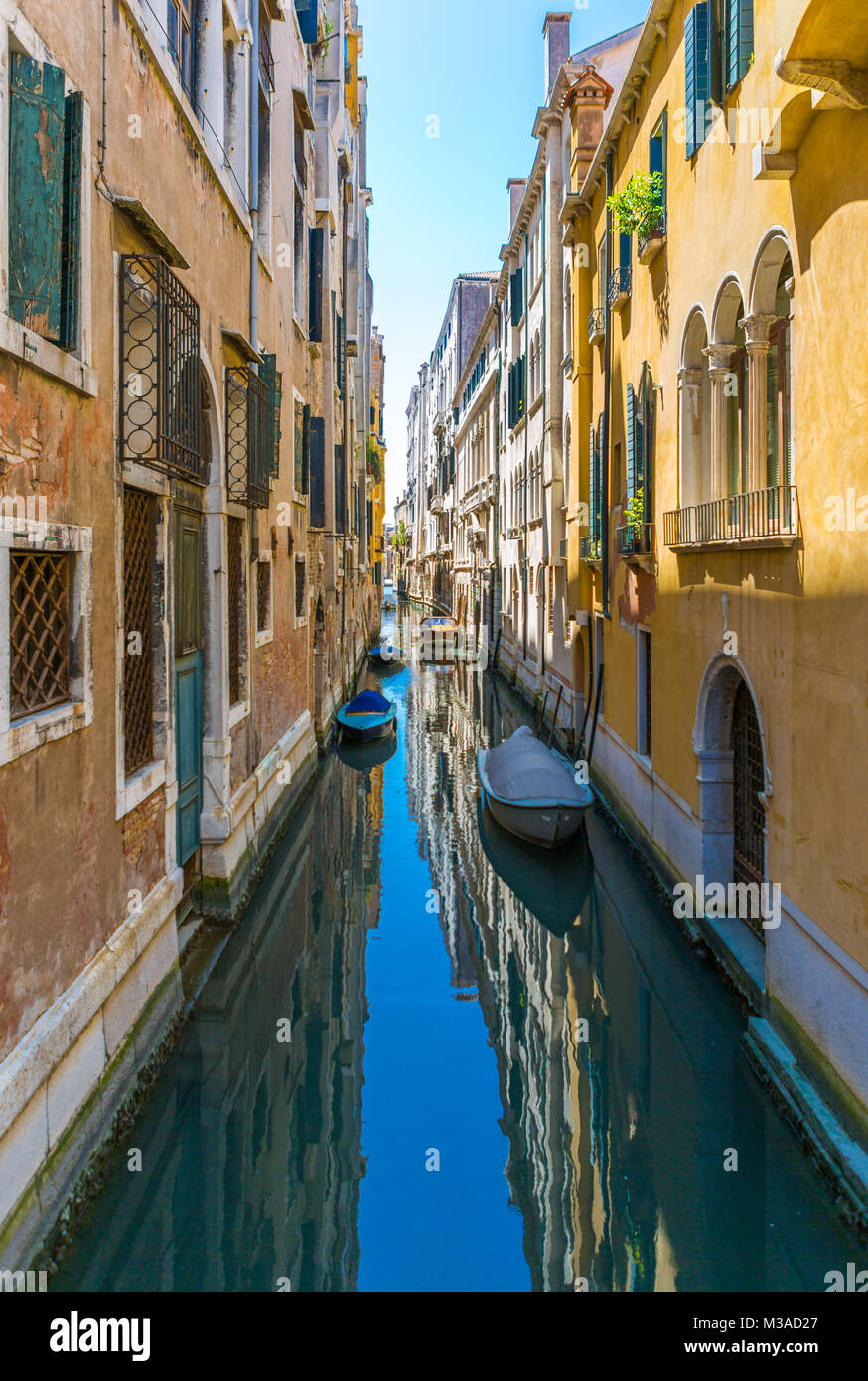 Classical picture of the venetian canals Stock Photo - Alamy