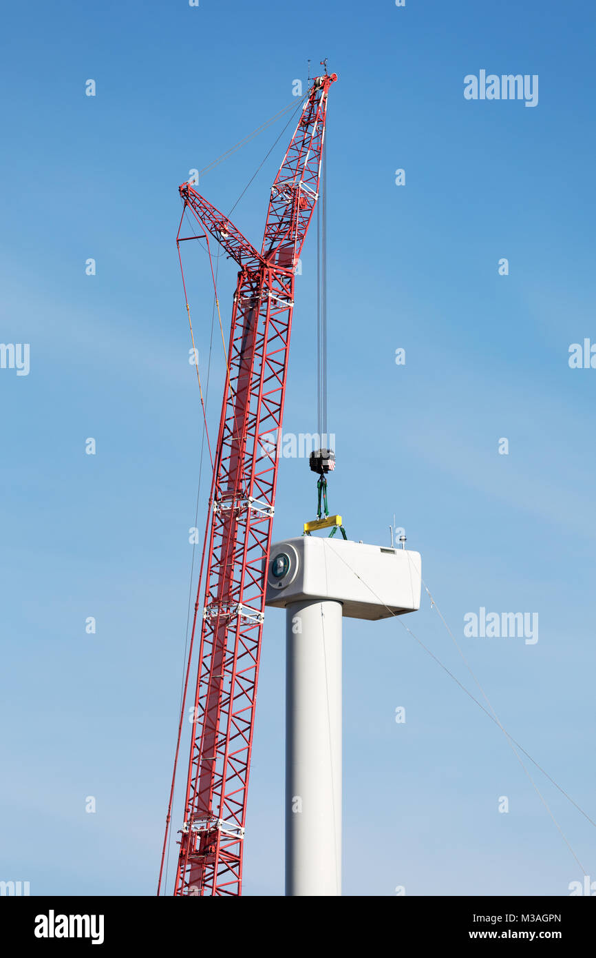 Woodhull, Illinois, USA. 19th December, 2017. Construction workers in