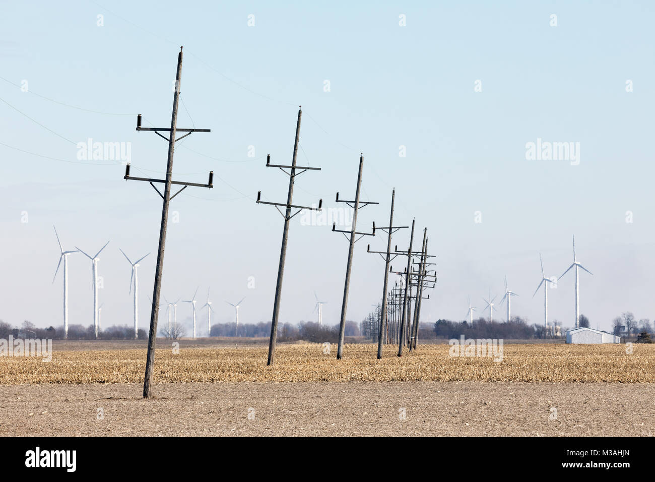 Woodhull, Illinois, USA. 19th December, 2017. Construction workers in