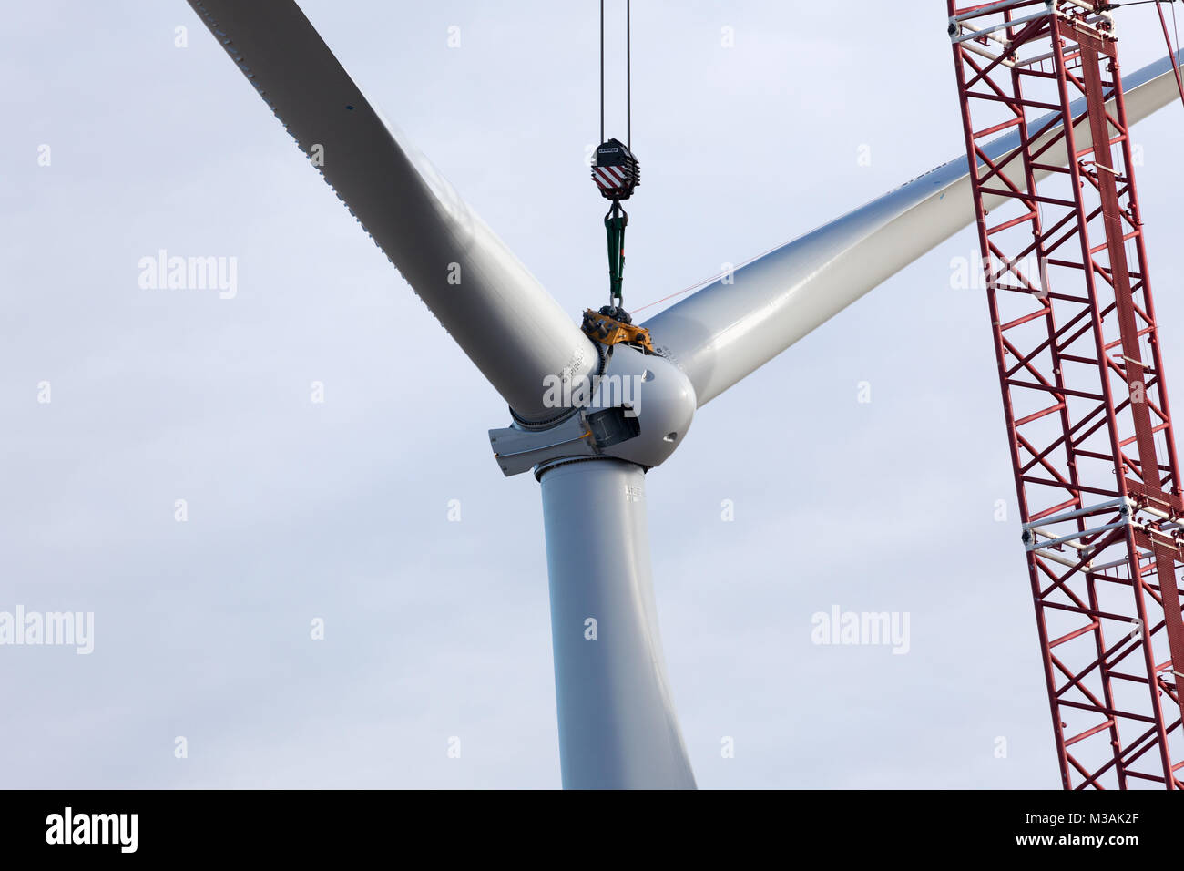 Woodhull, Illinois, USA. 19th December, 2017. Construction workers in