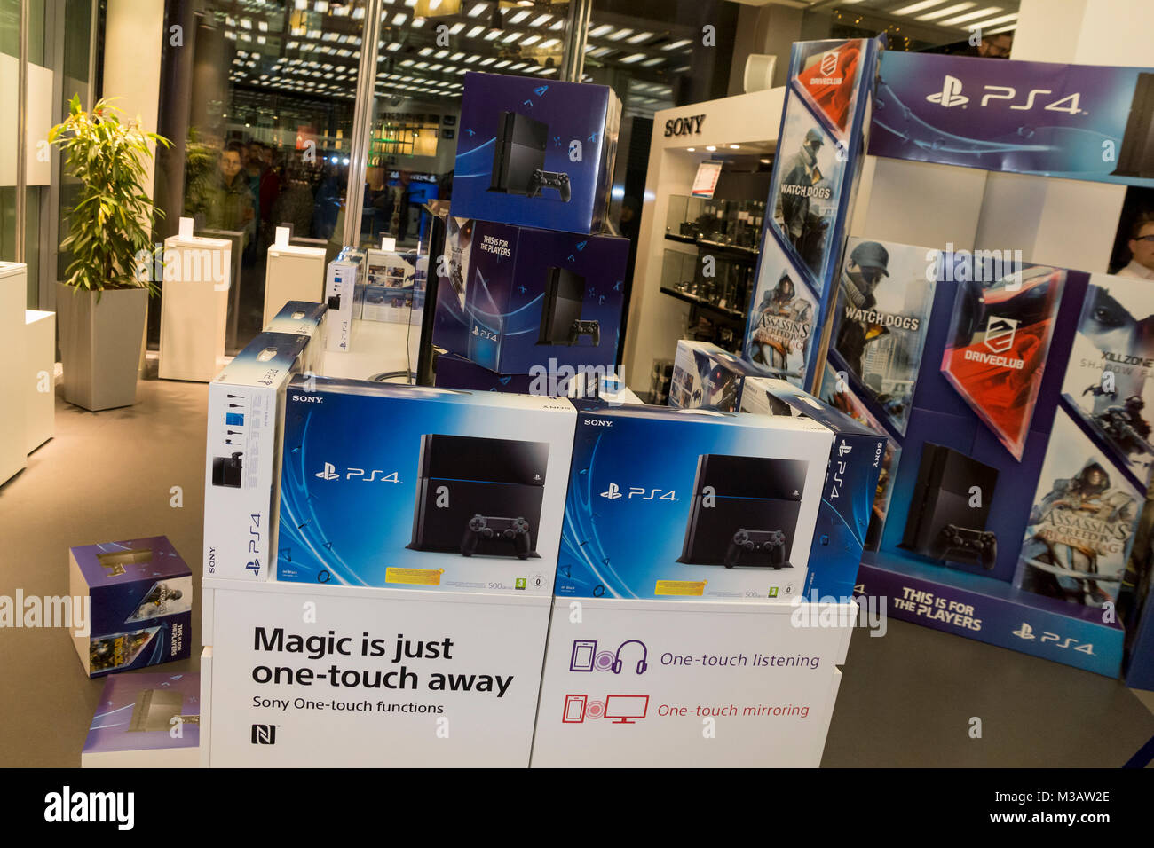 Deutschland Premiere zum offiziellen Verkaufsstart der Playstation 4 im Sony Center am