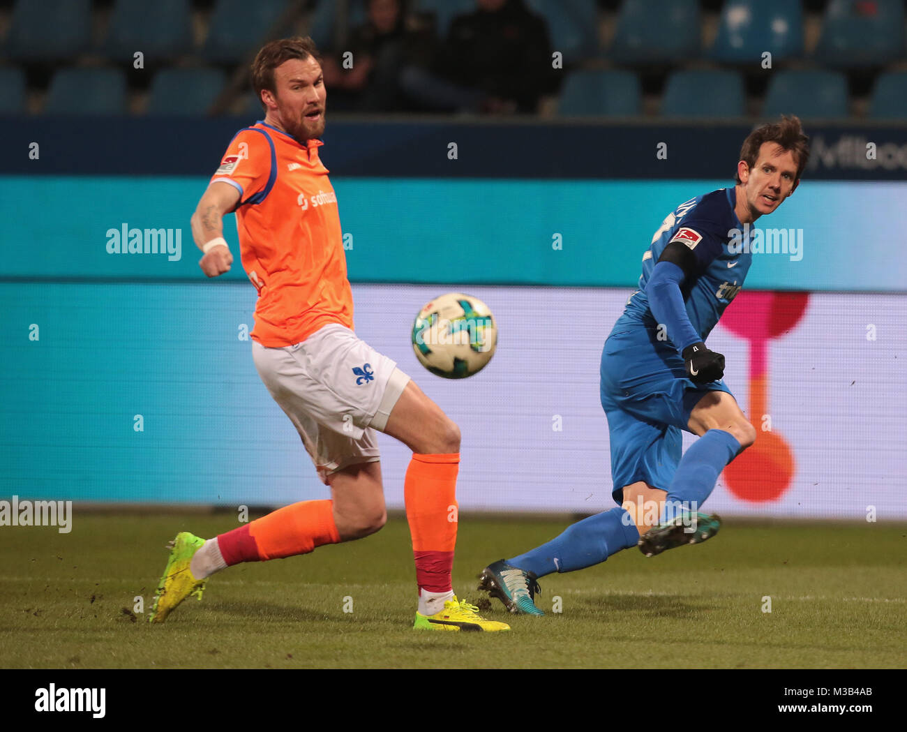 Bochum, Germany February 9 2018, 2nd league matchday 22, VfL Bochum 1848 - SV Darmstadt 98: Kevin Grosskreutz (Darmstadt) and Robbie Kruse (Bochum) in competition. Stock Photo