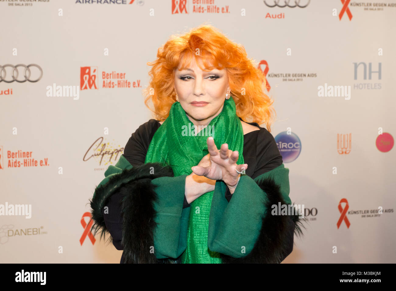 Romy Haag auf dem roten Teppich bei der Künstler gegen Aids Die Gala