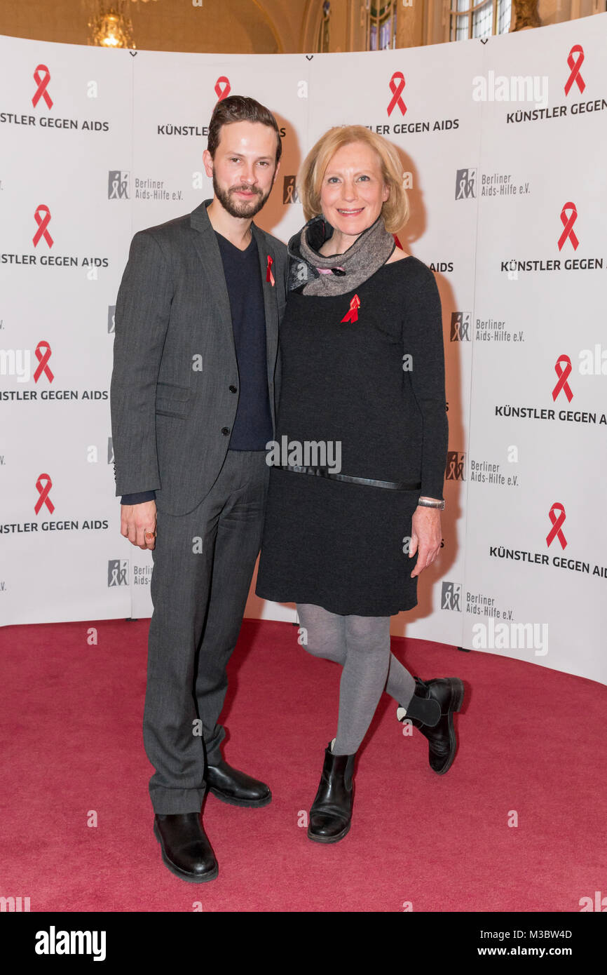 Franz Dinda und Maren Kroymann  bei der Pressekonferenz - Künstler gegen Aids 2014 -  im Berliner Theater des Westens. Stock Photo