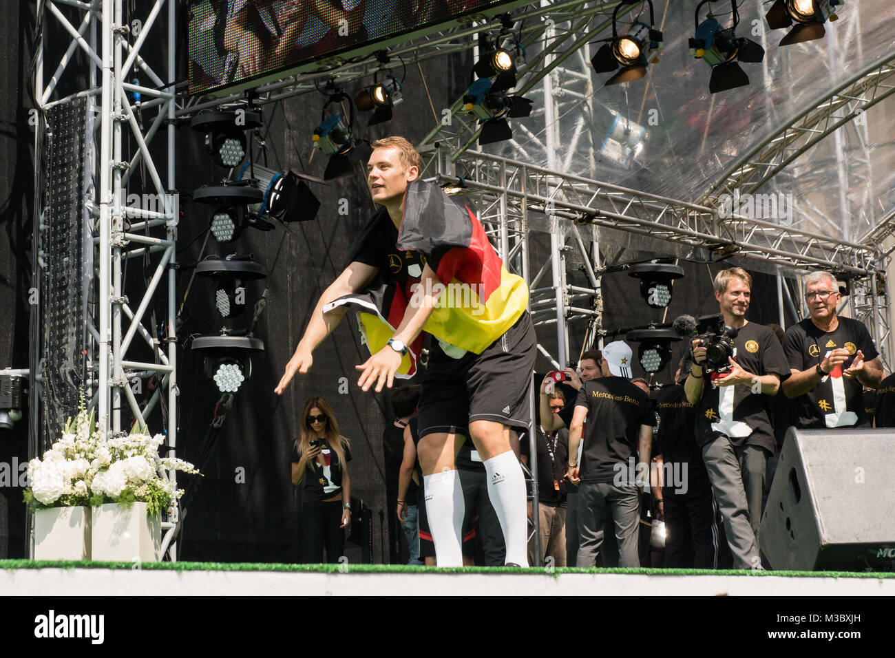 Manuel Peter Neuer beim  Empfang der Nationalmannschaft am Brandenburger Tor zur Fussballweltmeisterschaft 2014 Stock Photo