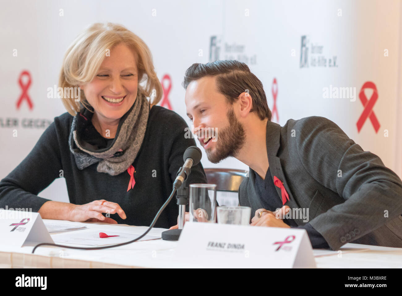 Maren Kroymann und Franz Dinda bei der Pressekonferenz - Künstler gegen Aids 2014 -  im Berliner Theater des Westens. Stock Photo