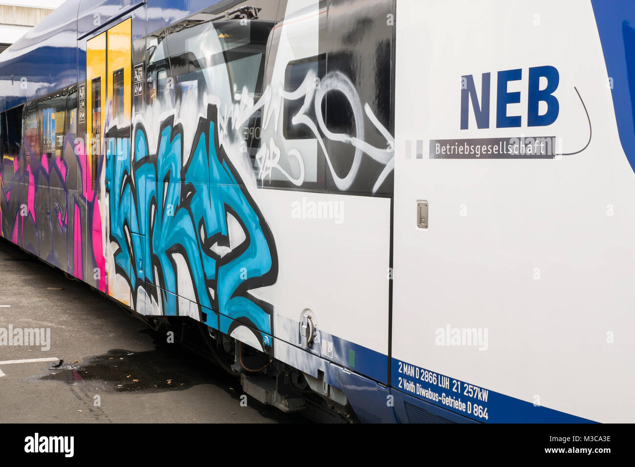 Ein Ausstellungsfahrzeug der Niederlande NEB wurde schon vor der Eröffnung der Innotrans 2014 von Vandalismus Graffiti Sprayer heimgesucht und beschädigt. Stock Photo