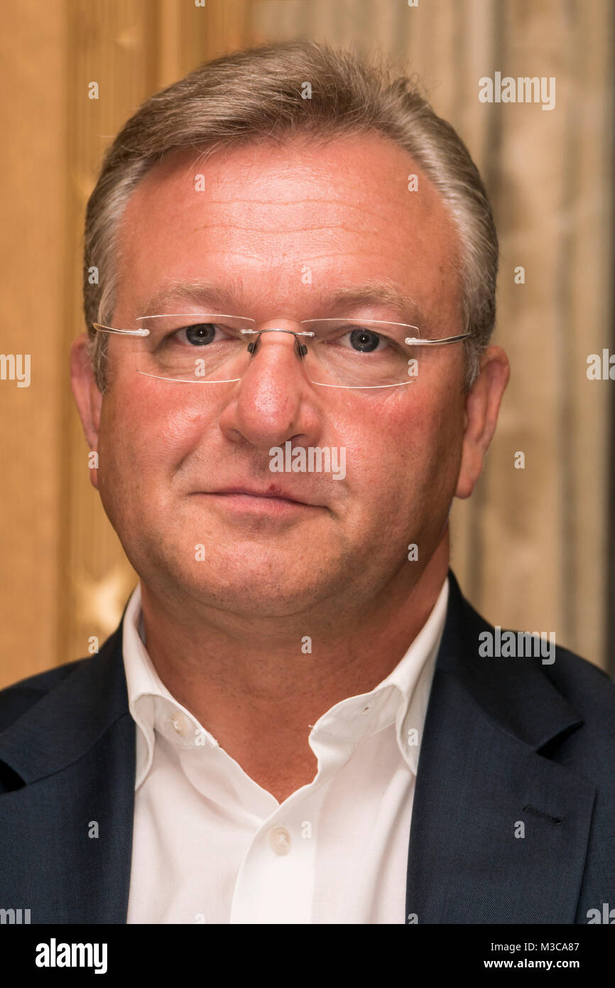 Frank Henkel Burgermeister Und Senator Fur Inneres Und Sport Der Stock Photo Alamy