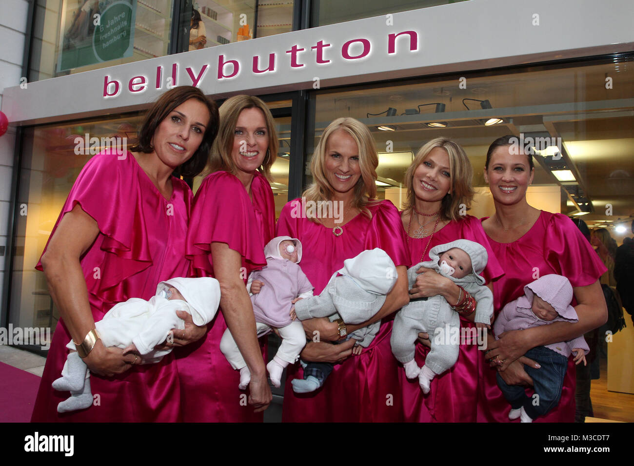 Belly Button ,Poststrasse Hamburg, 02.09.2011, Dana Schweiger, Ursula  Karven, Astrid Schulte, Katja Emcke, Annette Bode Stock Photo - Alamy