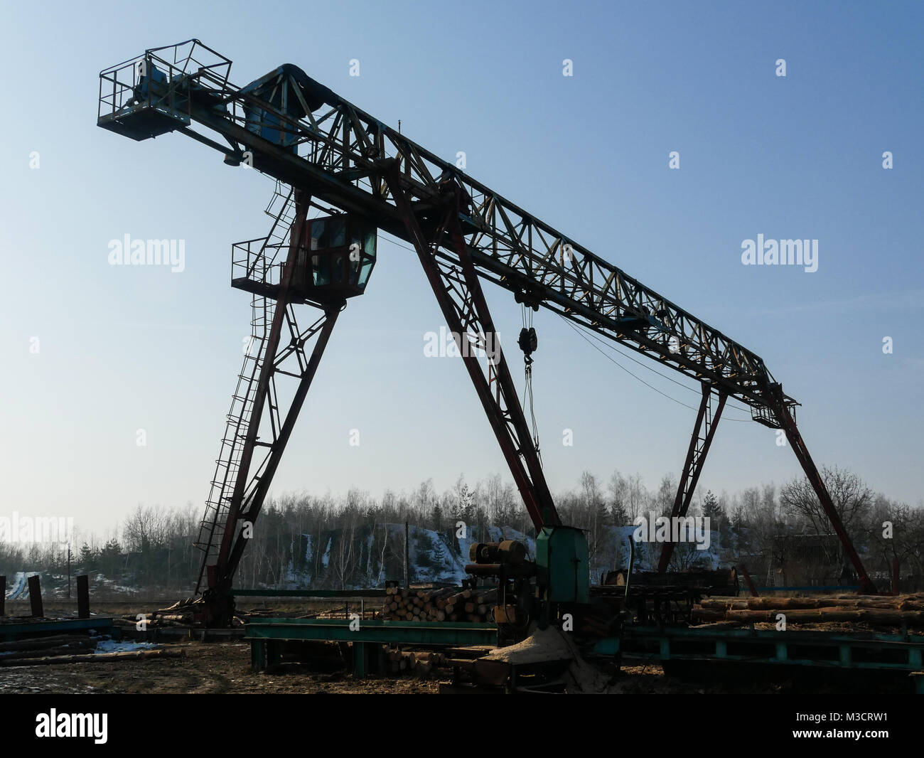 Industrial Machine Rails Sawmill industrial machine rails wood evening foto Stock Photo - Alamy