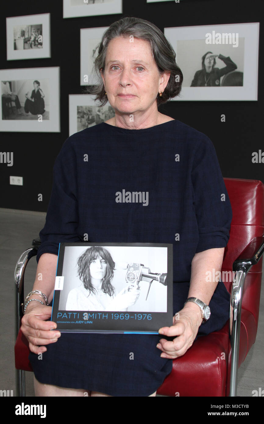 Vernissage In Bed With Patti Smith White Trash - 