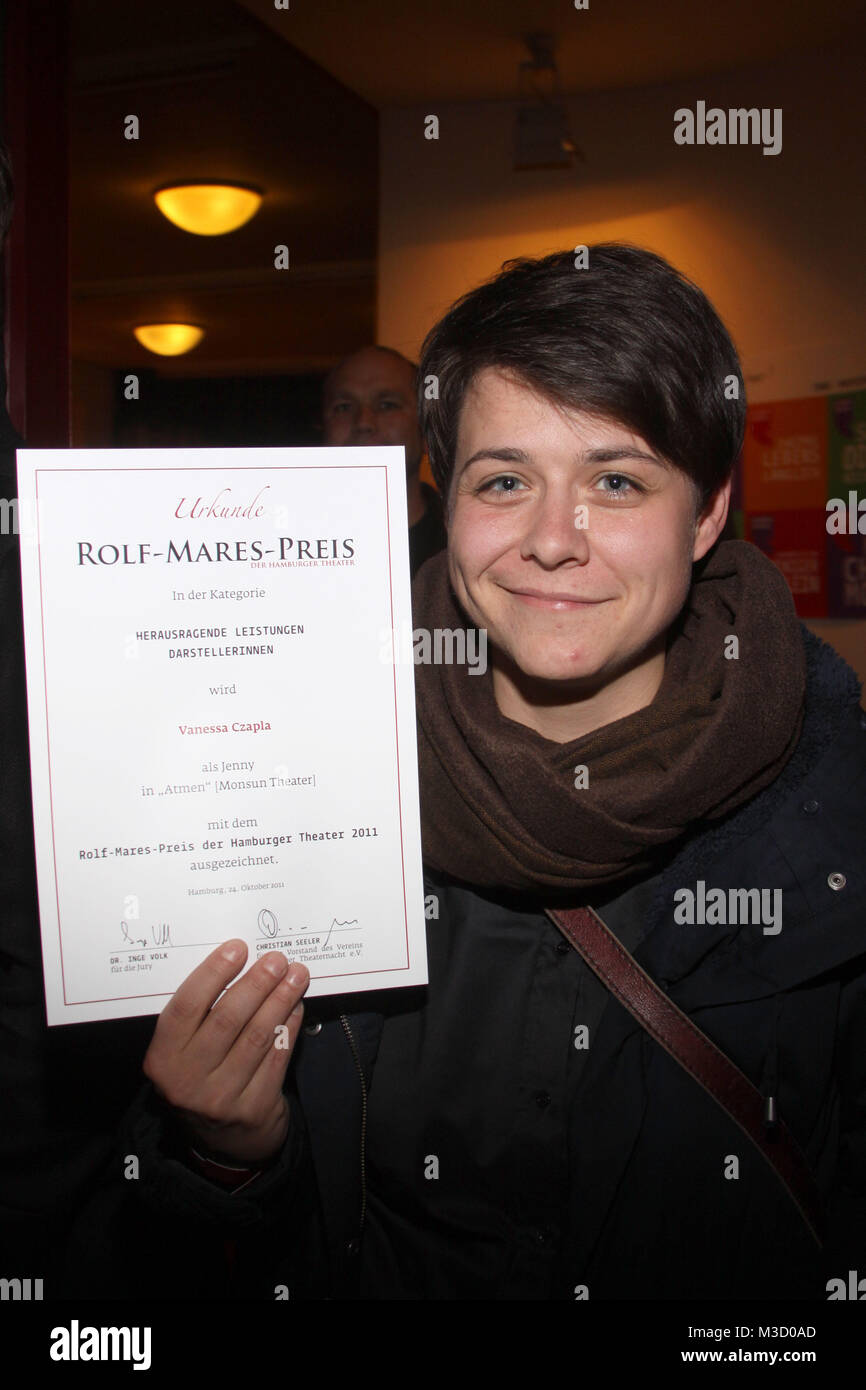 Rolf Mares Preis 2011 (Der freie Preis der Hamburger Theaterschaffenden) im Altonaer Theater, Hamburg, 24.10.2011, Gewinnerin fuer herausragende Leistungen als Schauspielerin: Vanessa Czapla als Jenny in 'Atmen' im Monsum Theater Stock Photo