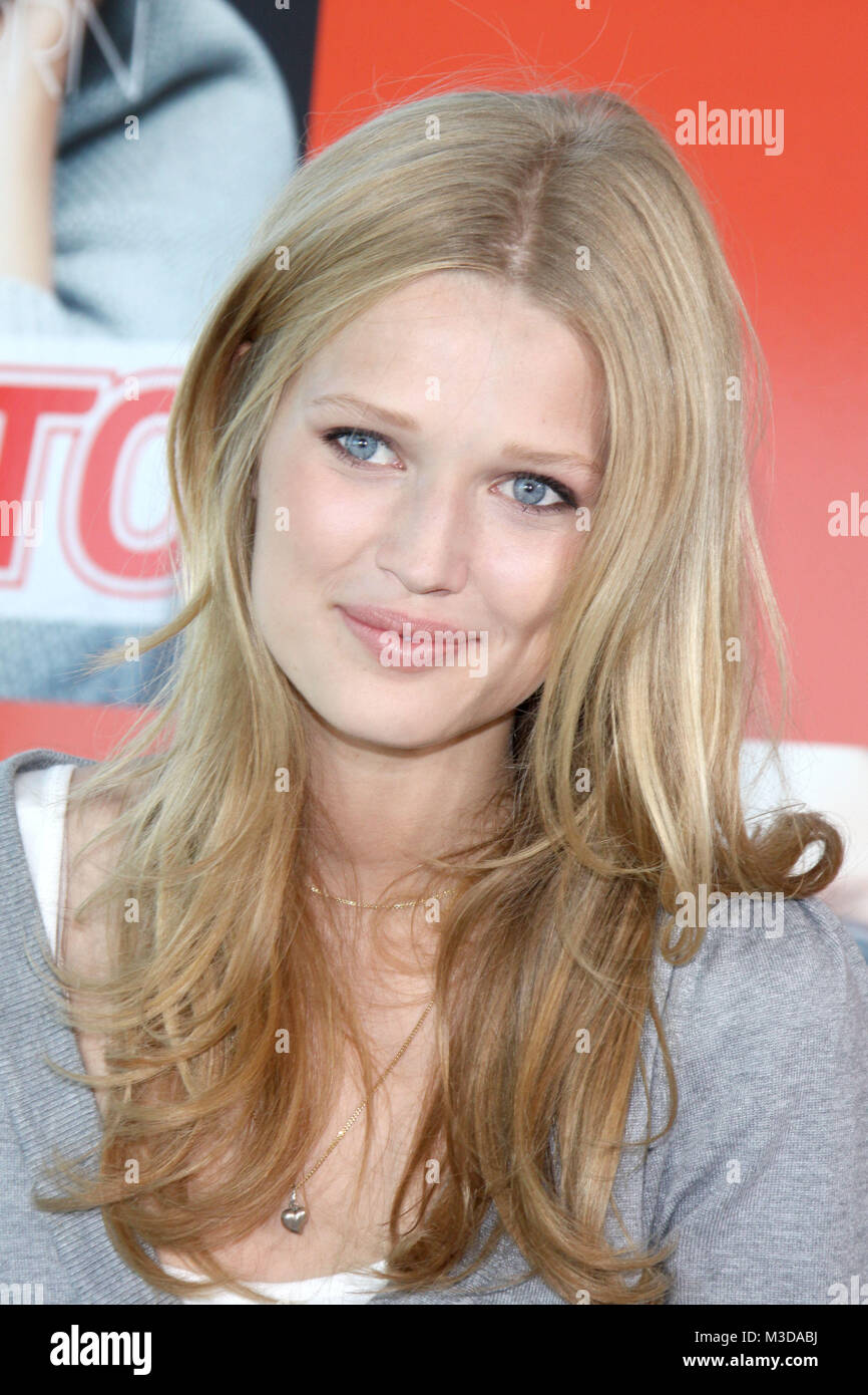 Toni garrn hi-res stock photography and images - Page 2 - Alamy