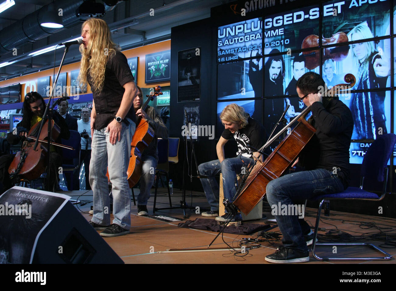 Minikonzert und Autogrammstunde der Cello-Gothic Band "Apocalyptica" aus Finnland, Saturn Moenckebergstrasse, Hamburg, 23.10.2010, die Band Apocalyptica besteht aus Eicca Toppinen, Paavo Loetjoenen, Perttu Kivilaakso und Mikko Siren als Drummer. Zusaetzlich ist bei Live-Auftritten Antero Manninen dabei Stock Photo
