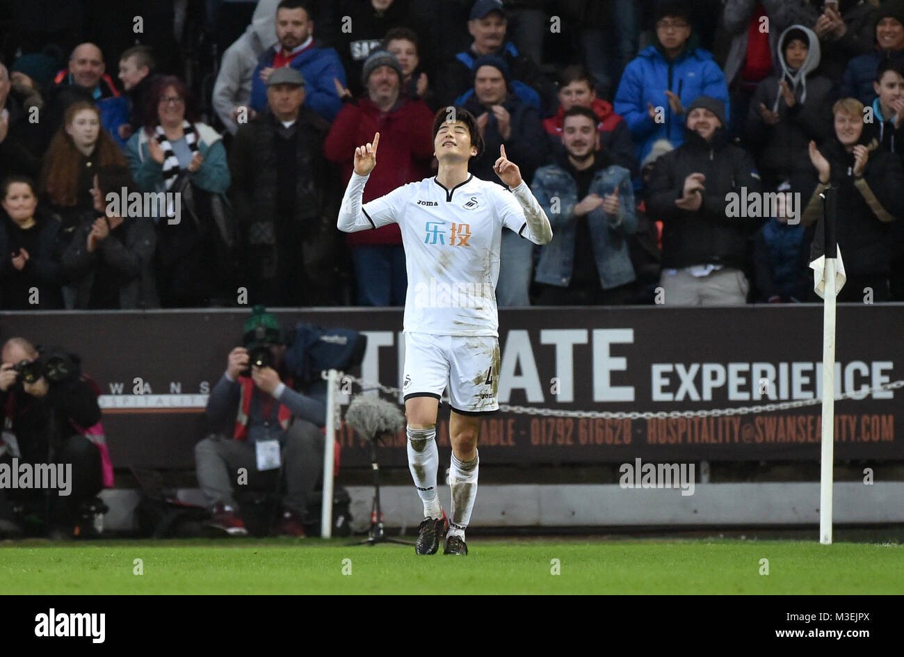 Swansea City's Ki Sung-yueng celebrates scoring his side's first goal of the game during the Premier League match at the Liberty Stadium, Swansea. Stock Photo