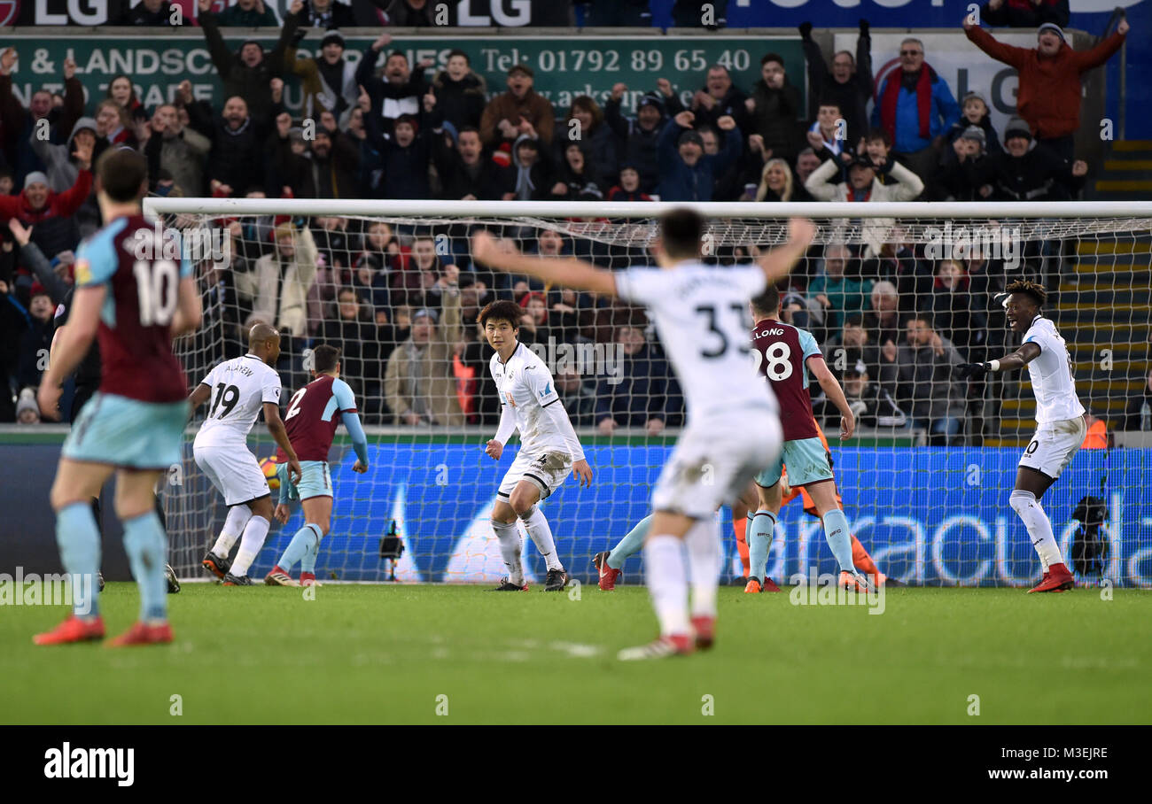 Swansea City's Ki Sung-yueng celebrates scoring his side's first goal of the game during the Premier League match at the Liberty Stadium, Swansea. Stock Photo