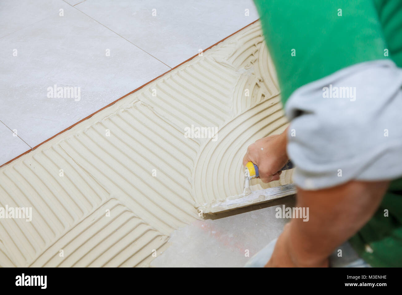 Trowel with comb hi-res stock photography and images - Alamy