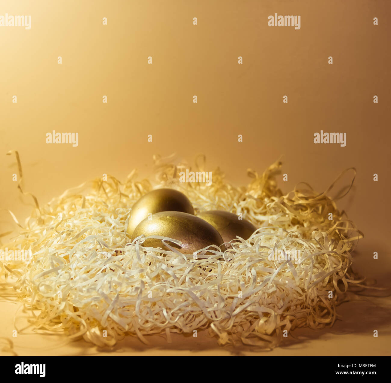 Nest of Easter eggs in golden tones Stock Photo - Alamy