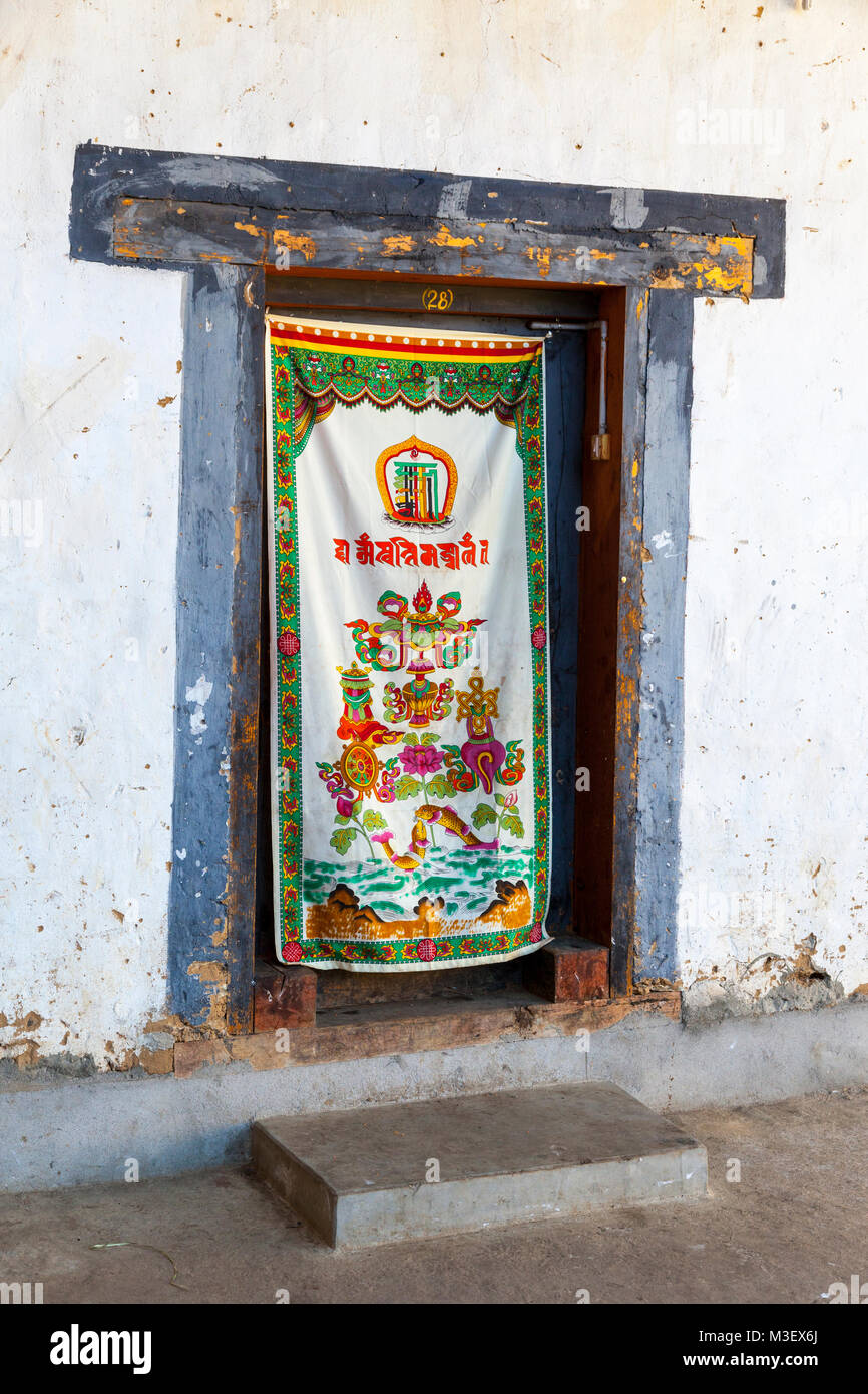 Buddhist monks living quarters hires stock photography and images Alamy