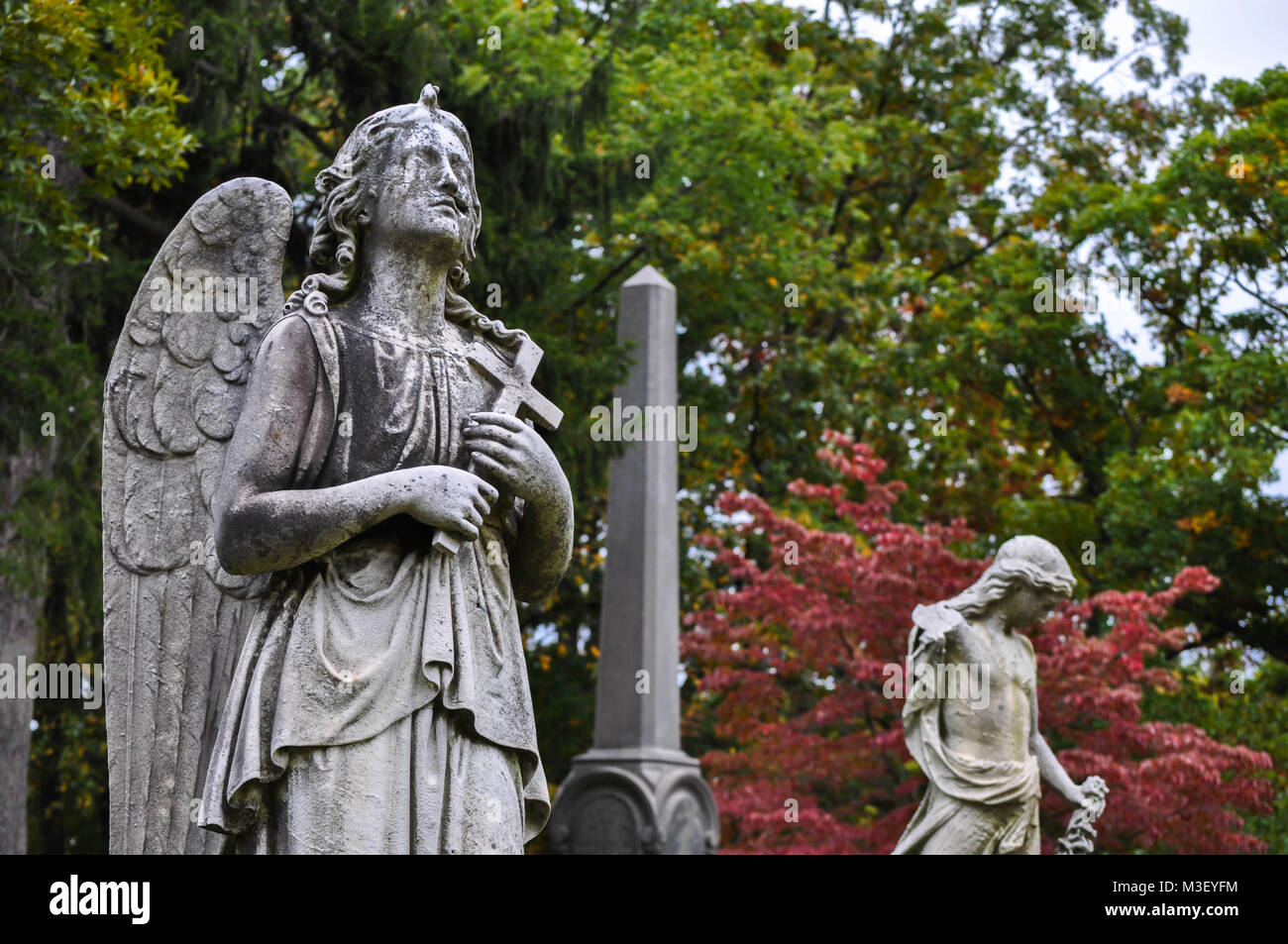 Broken angel statue hires stock photography and images Alamy
