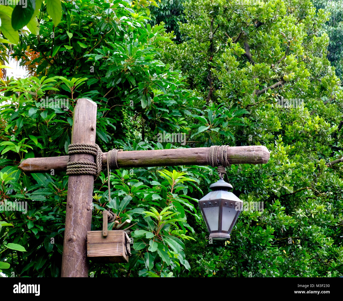 Rustic lamp post hi-res stock photography and images - Alamy