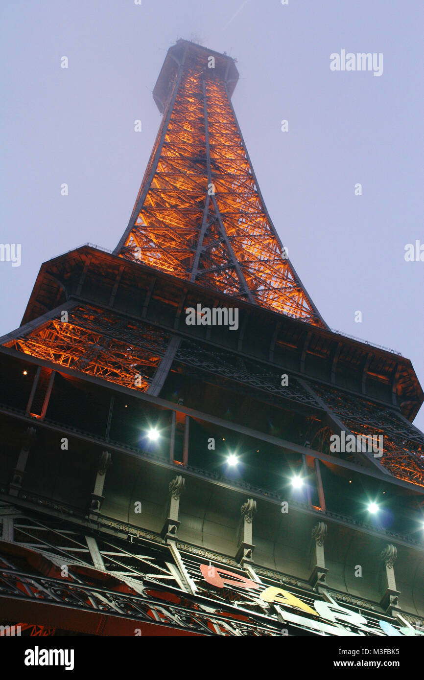 der-eifelturm-hi-res-stock-photography-and-images-alamy