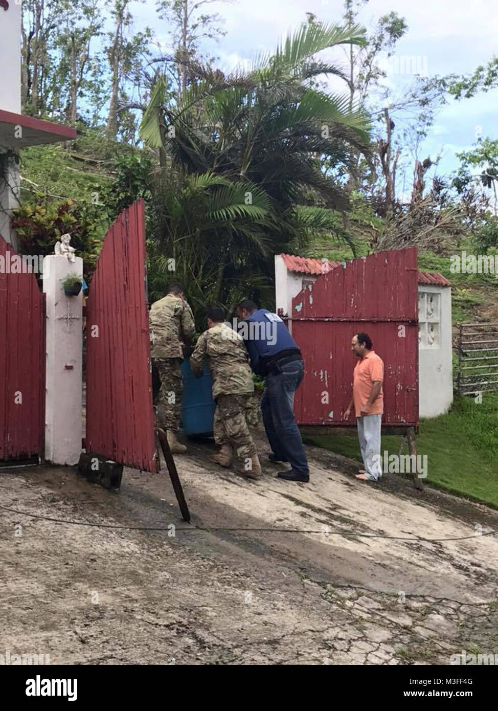 U.S. Army Soldiers from the 402nd Civil Affairs Battalion, Ft. Buchanan