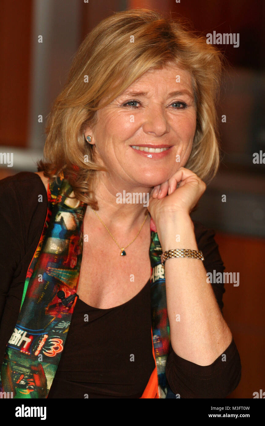 Kerner Talkshow vom 21.03.2006 in Hamburg. Schauspielerin Jutta Speidel (47) ist stolz auf ihre Mutter Gerlinde. Stock Photo