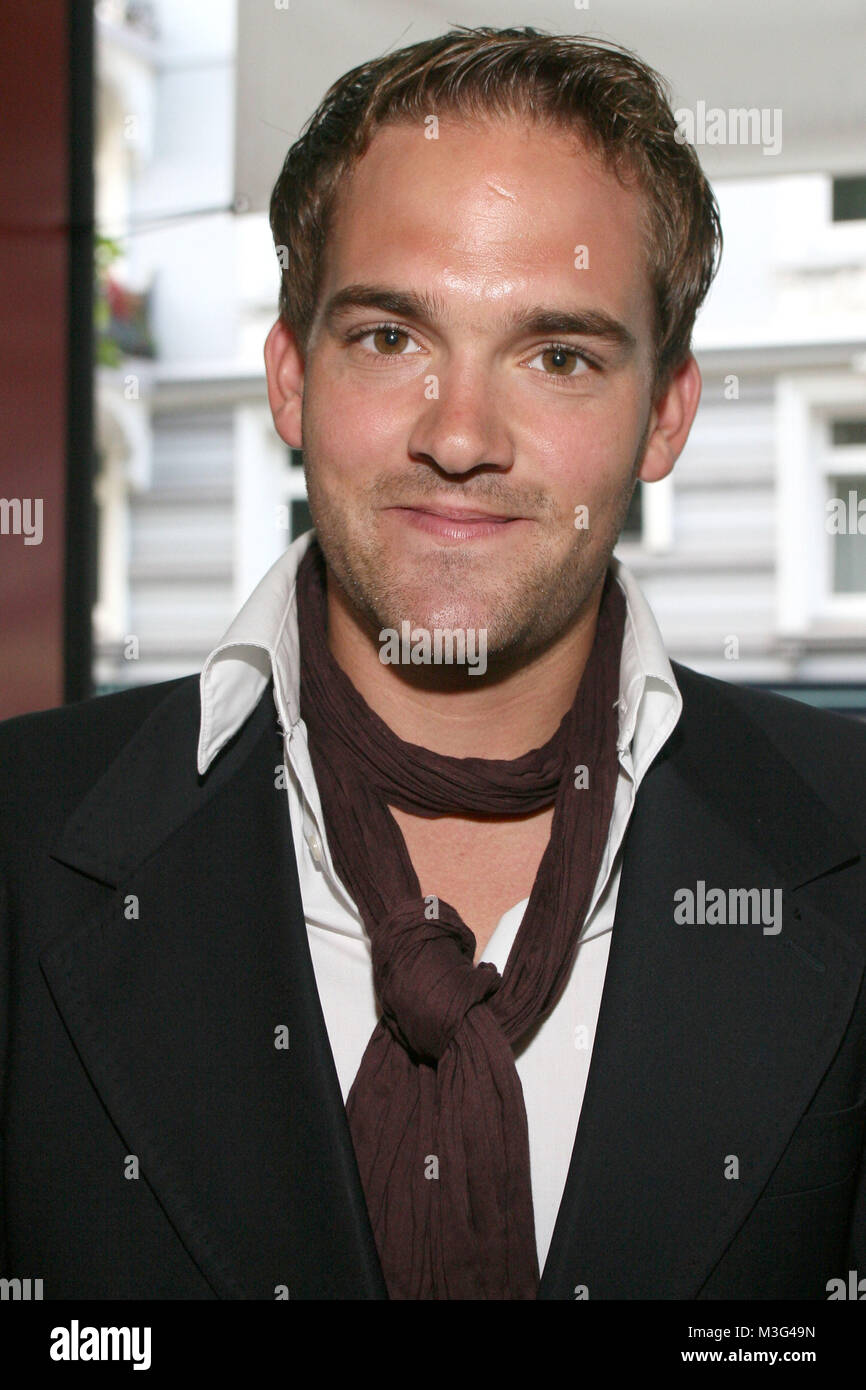 Prermiere '16 Verletzte' in Hamburg am 17.09.2006. die Theaterszene trifft sich zur Spielzeiteröffnung in den Hamburger Kammerspielen, Julian Schmidt Stock Photo