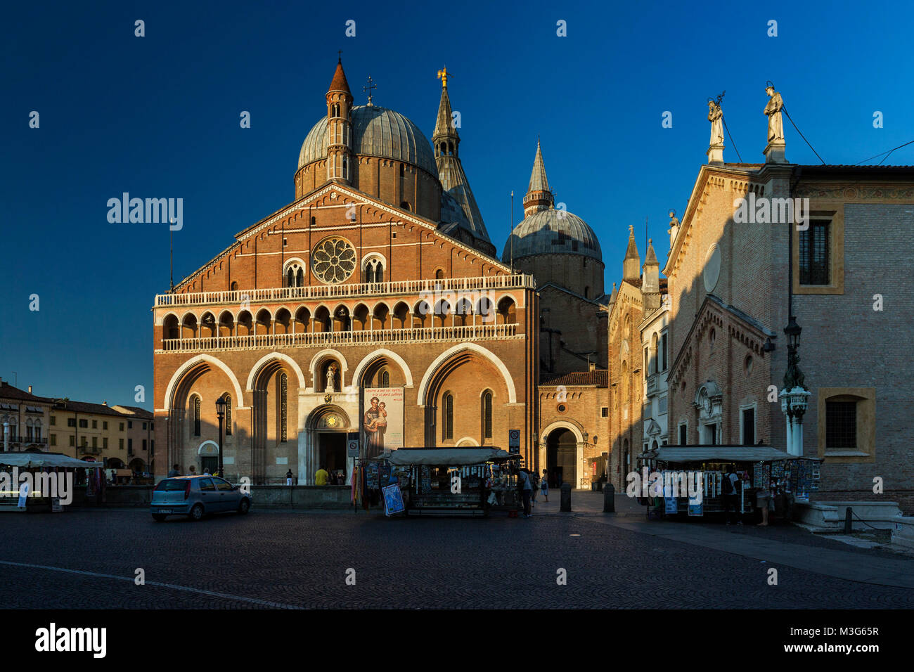 Padua, Venezien, Italien, 05.08.2015, Basilica di Sant’Antonio < english> Padua, Veneto, Italy, August 05, 2015, Basilica of Saint Anthony of Padua Stock Photo