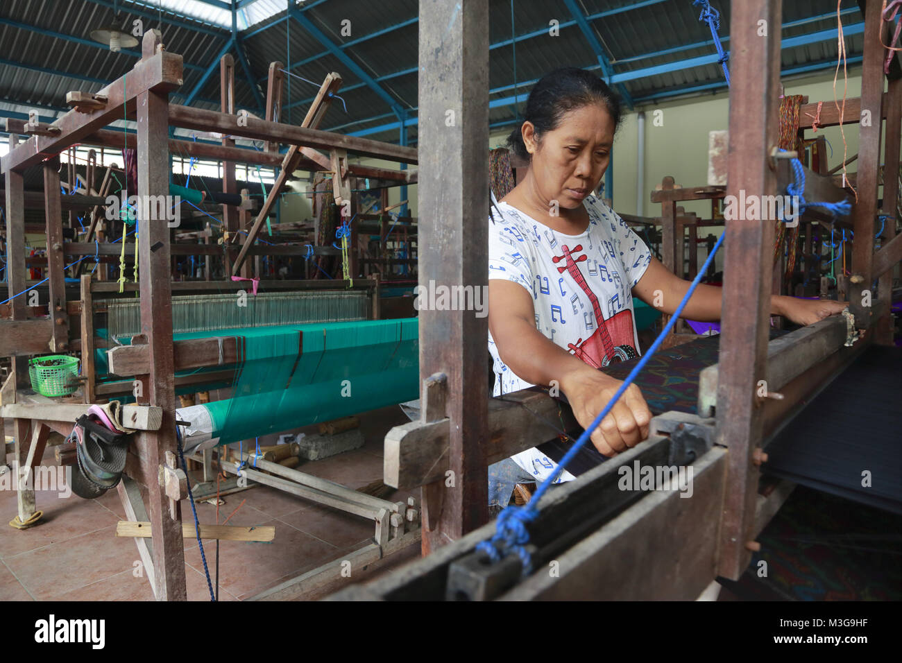 Ikat weaving indonesia hires stock photography and images Alamy
