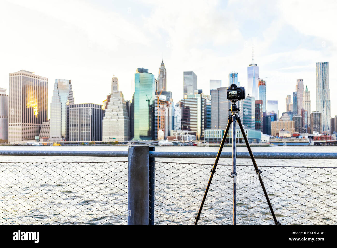 Set up tripod hi res stock photography and images Alamy