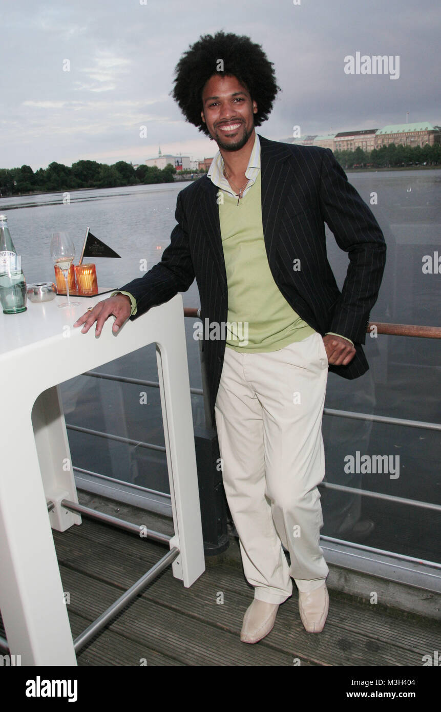 Daniel Dodd Ellis Veuve Clicquot Champagner Soiree In Hamburg Stock Photo Alamy