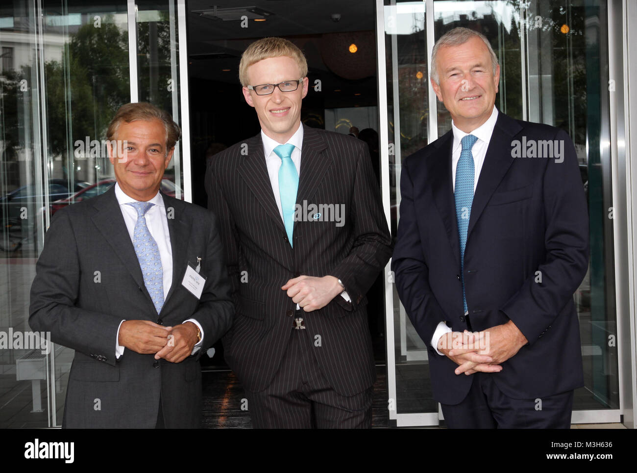 Philippe Weyland ( Managing Director) Henrik Göhring ( juengster Direktor ) und Dieter Müller ,   Eoreffnung des Hotels Motel One  Hamburg am Michel mit geladenen Gaesten Stock Photo