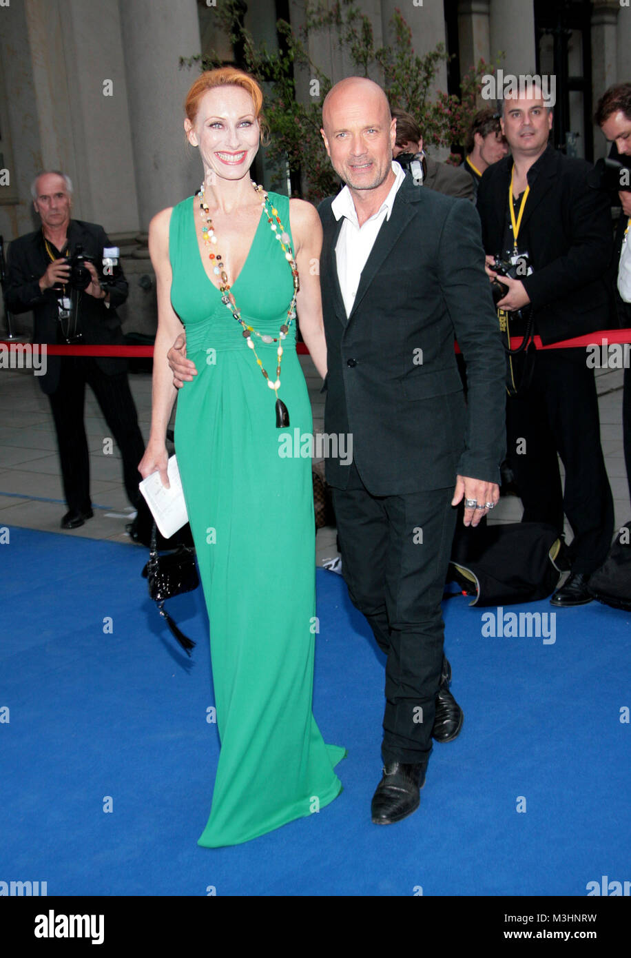 Andrea Sawatzki Mit Mann Und Feder Preistraeger Christian Berkel Die Goldene Feder 2009 Preisverleihung In Der Handelskammer Hamburg Am 14 05 2009 Stock Photo Alamy