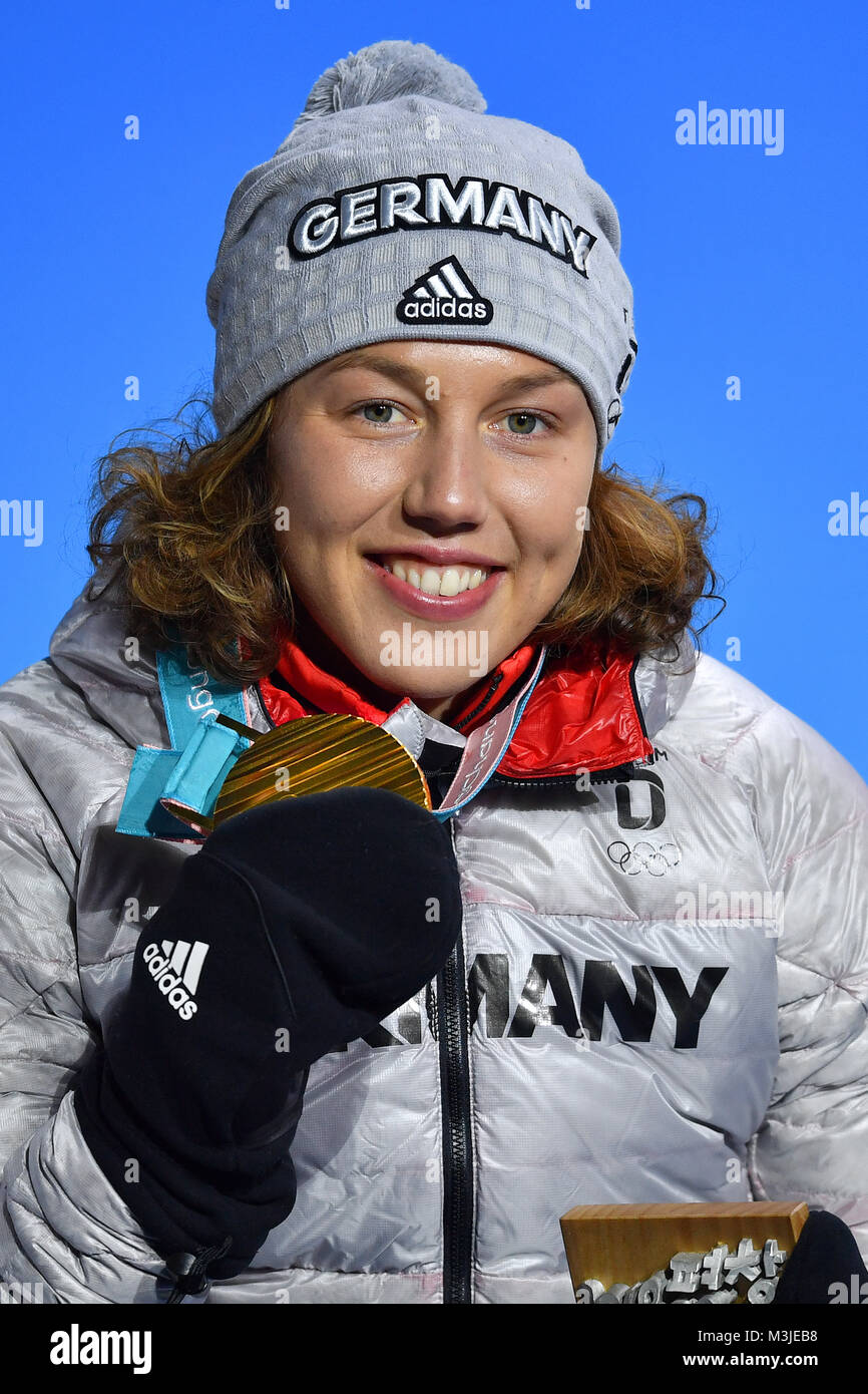 Laura DAHLMEIER (GER) with Medaille, Goldmedaille, Olympiasiegerin, 1 ...