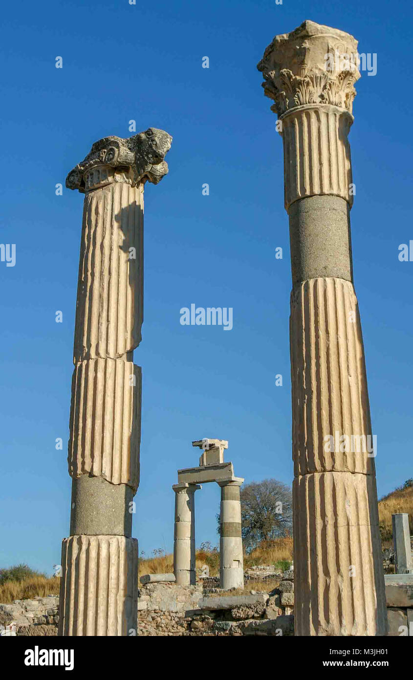 Ephesus, Izmir, Turkey. 1st Oct, 2004. The columns and ruins of the Prytaneum (Prytaneion), where the executive council (Prytanes) ruling Ephesus met. An ancient Greek city on the Ionian coast in Turkey, dating to the 10th century BC, Ephesus was a religious, cultural and commercial center noted for its temples and architecture. Its ruins are now a favorite international tourist attraction and a UNESCO World Heritage Site. Credit: Arnold Drapkin/ZUMA Wire/Alamy Live News Stock Photo