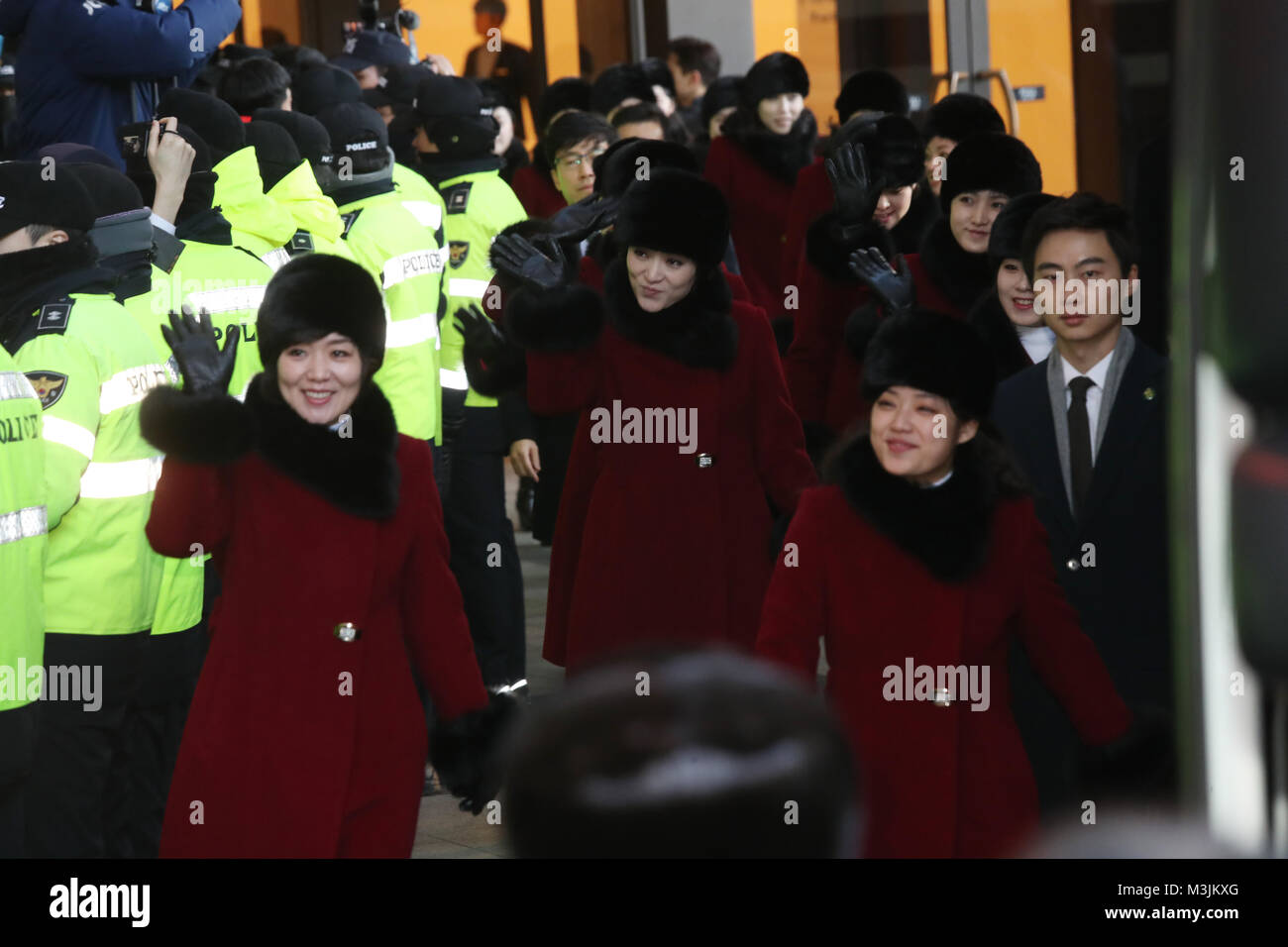Seoul, South Korea. N Korean art troupe returns home Members of North