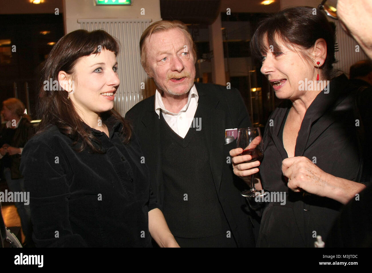 Premiere 'Blackbird', Kammerspiele Hamburg, 06.04.2008, Meret Becker mit Ziehvater  Otto Sander & Mutter Monika Hansen Stock Photo