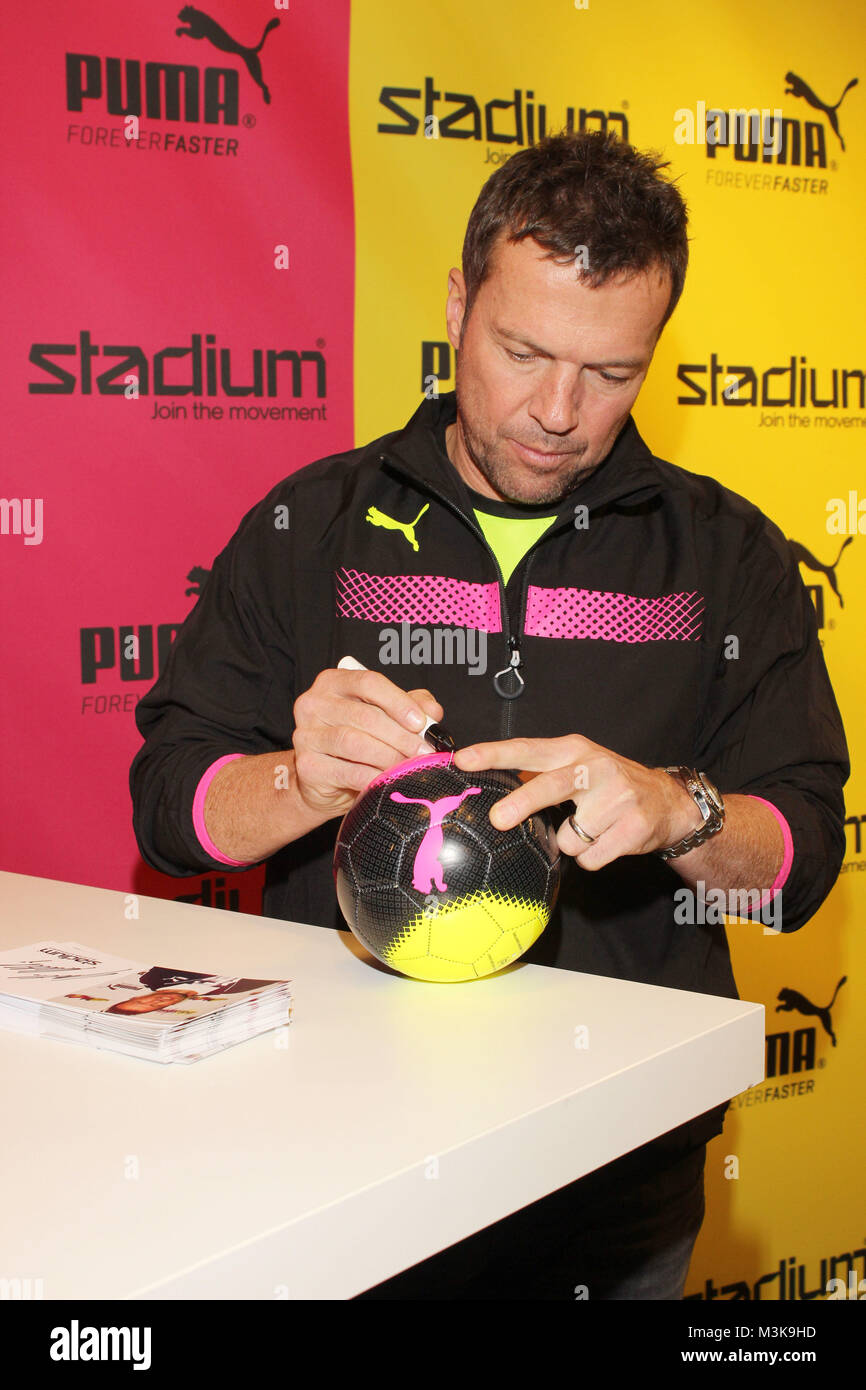 Lothar Matthaeus Autogrammstunde Stadium Moenckebergstrasse Stock Photo Alamy