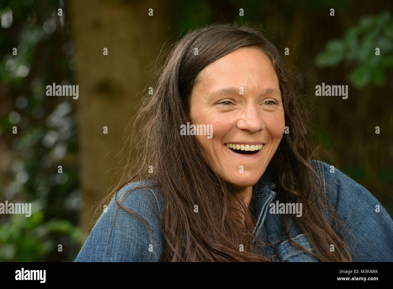 Die Hauptdarstellerin Sabine Timoteo (Marion) lachend  im Portraet  beim Settermin zum Film Monster, dem Debuetfilm von Kerstin Polte am 25.07.2016 in Koeln, Stock Photo