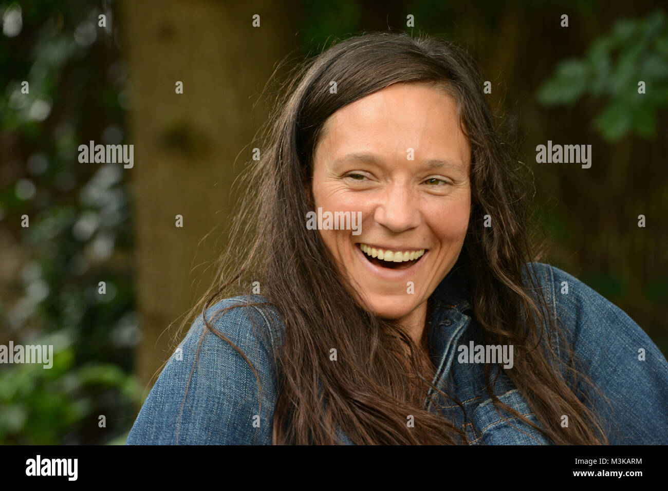 Die Hauptdarstellerin Sabine Timoteo (Marion) lachend  im Portraet  beim Settermin zum Film Monster, dem Debuetfilm von Kerstin Polte am 25.07.2016 in Koeln, Stock Photo