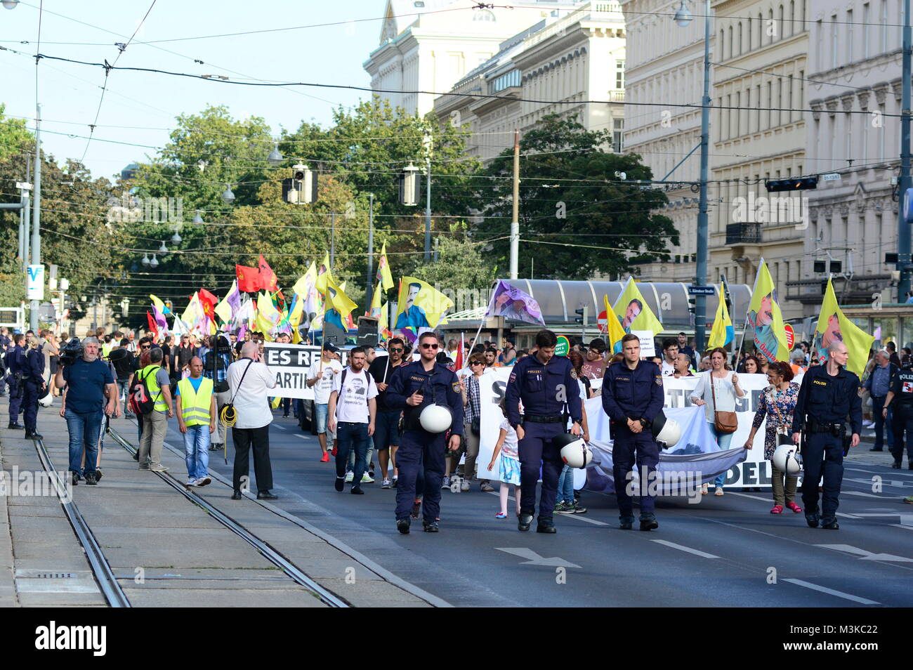 Vienne, Austria. August 20th, 2016. Kurds demonstrate in Vienna against human rights violations in Turkey and the isolation of Abdullah Öcalan. © Franz Perc/Alamy Live News Stock Photo