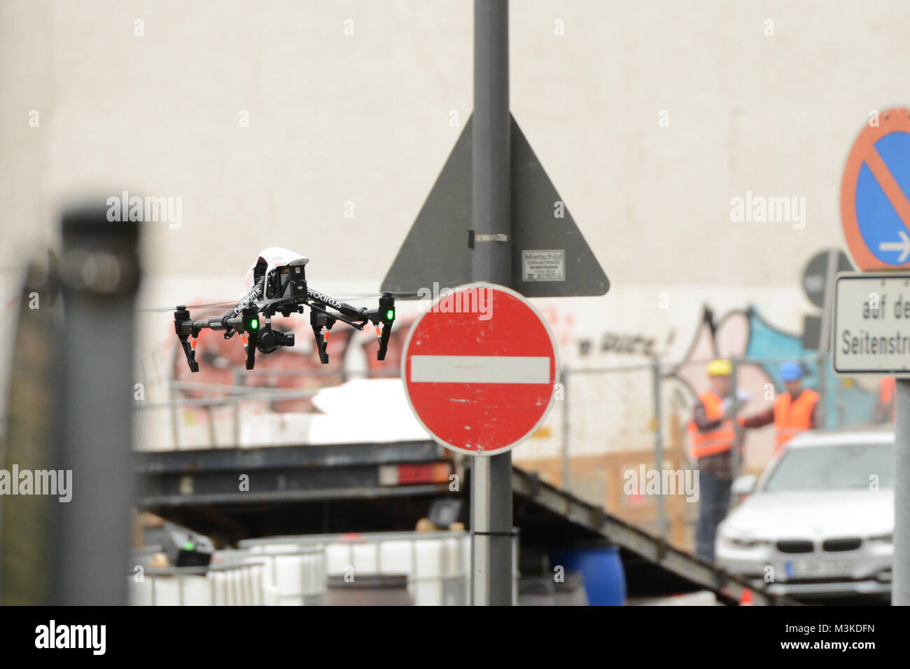 Kamera Drohne des Produktionsteams bei den Dreharbeiten und Settermin am 02.10.2016 in Koeln-Kalk Stock Photo